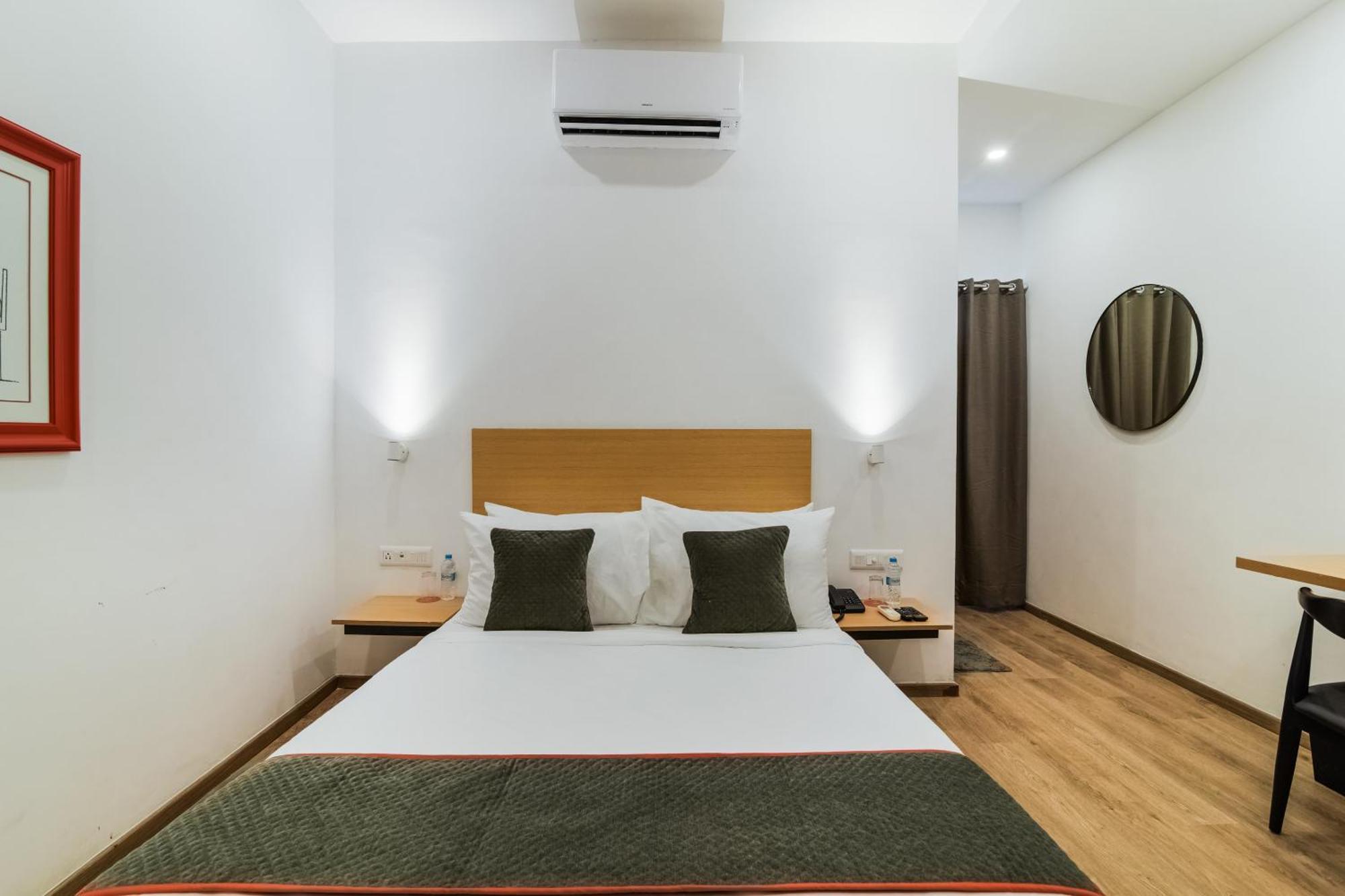 Super Townhouse Xotel Chennai Exterior foto