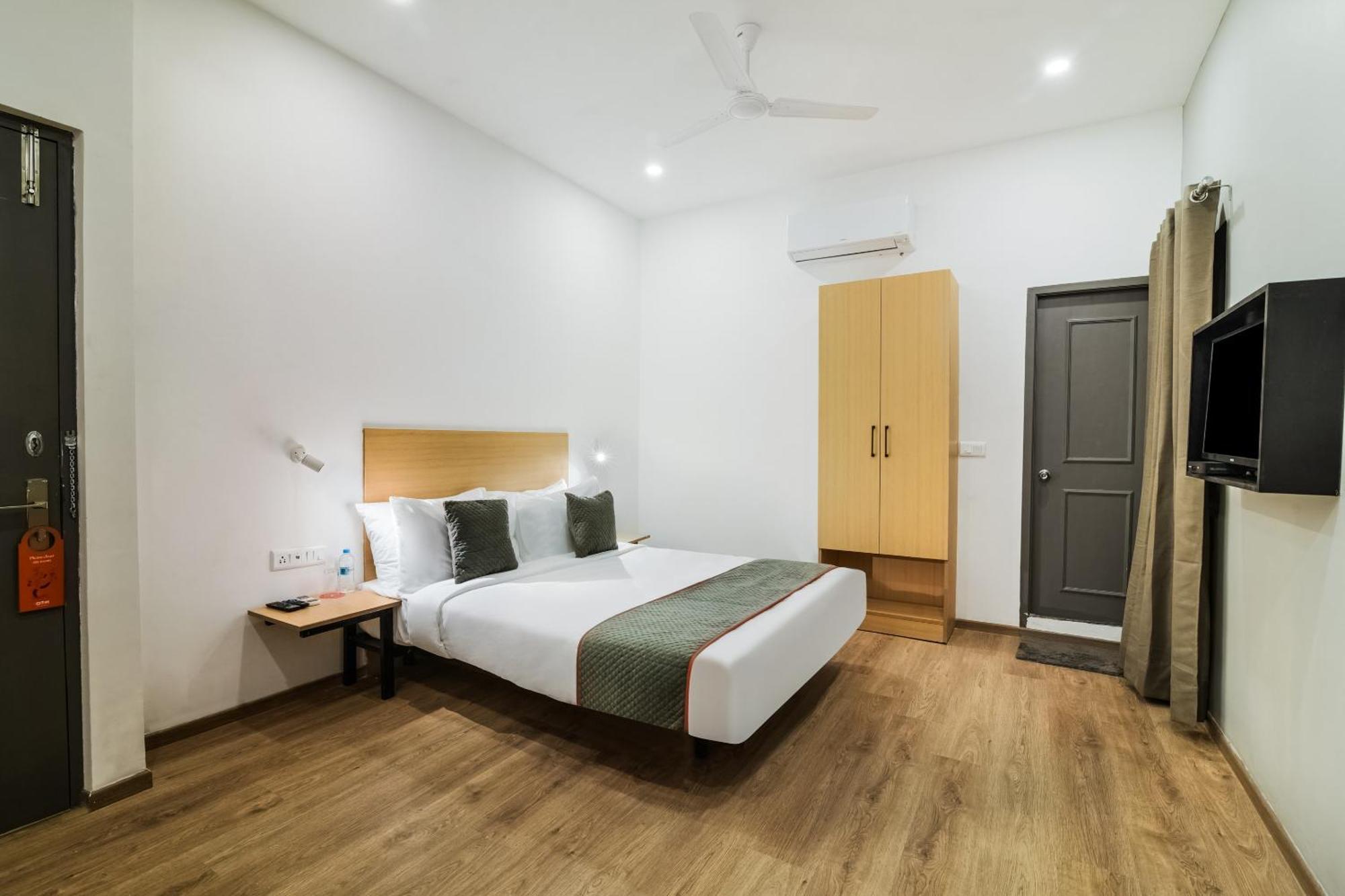Super Townhouse Xotel Chennai Exterior foto